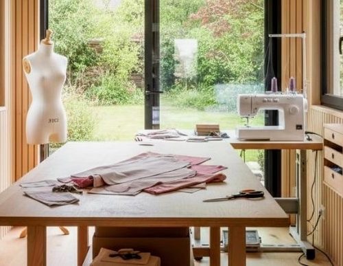 Construction Green House, constructeur spécialisé dans la construction d'espaces de vie alternatifs : Tiny-house, studio de jardin, espace de vie minimaliste et micro-habitats en bois sont conçus pour offrir une qualité de vie optimale ; confort thermique, rapidité de chantier et excellent rapport qualité-prix / performance. Green House Habitat