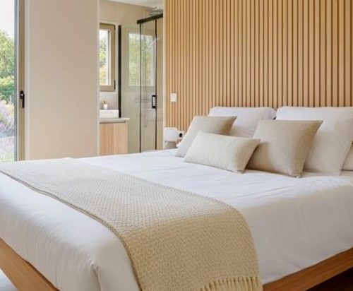 Construction Green House vous accompagne de la conception à l’installation : d’espaces indépendants, polyvalents, durables et écologiques, généralement sans permis de construire, une étude personnalisée, choix des matériaux, fabrication haute qualité, livraison et pose rapide. Chaque studio de jardin ou annexe habitable est clé en main, modulable et adapté à vos besoins. Finitions haut de gamme ; prêt à vivre, à travailler, les loisirs, hébergement familial ou investissement locatif. Accompagnement complet